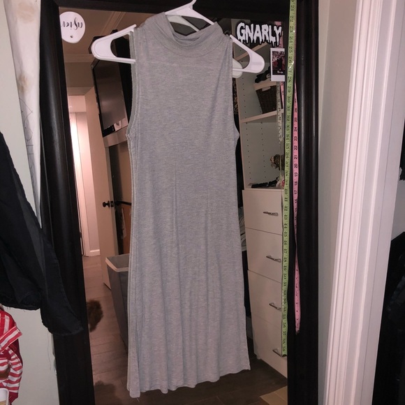 turtleneck dress no sleeves